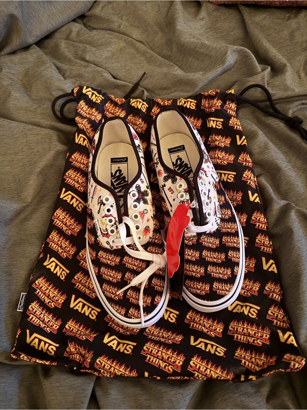 New ✨Never Worn✨Stranger Things Vans Authentic